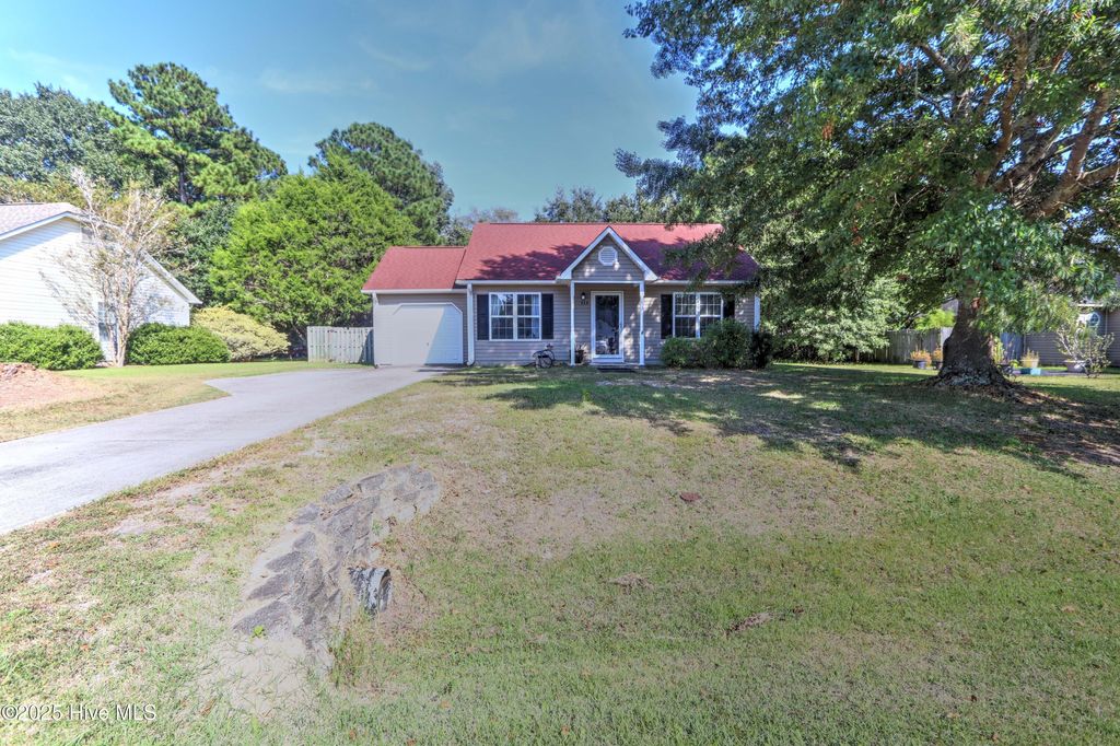 Photo of 334 Kingsworth Lane SE, Leland, NC 28451 (MLS # 100531939)