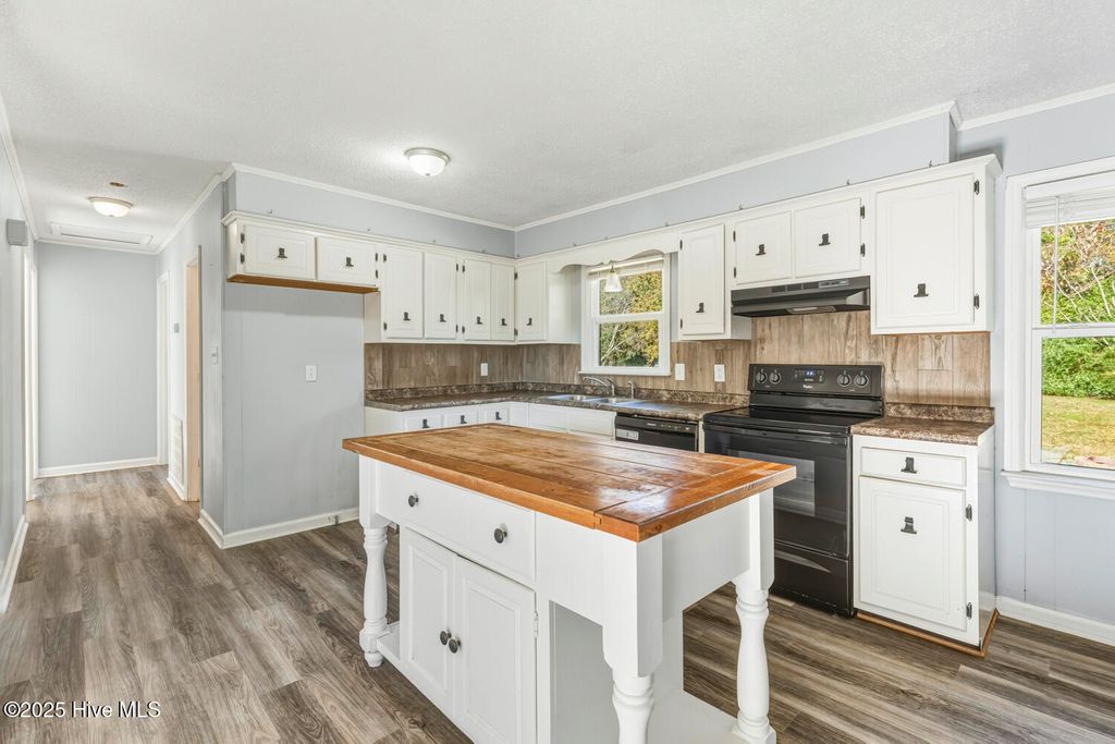 Photo of 5124 Gum Branch Road, Jacksonville, NC 28540 (MLS # 100540149)