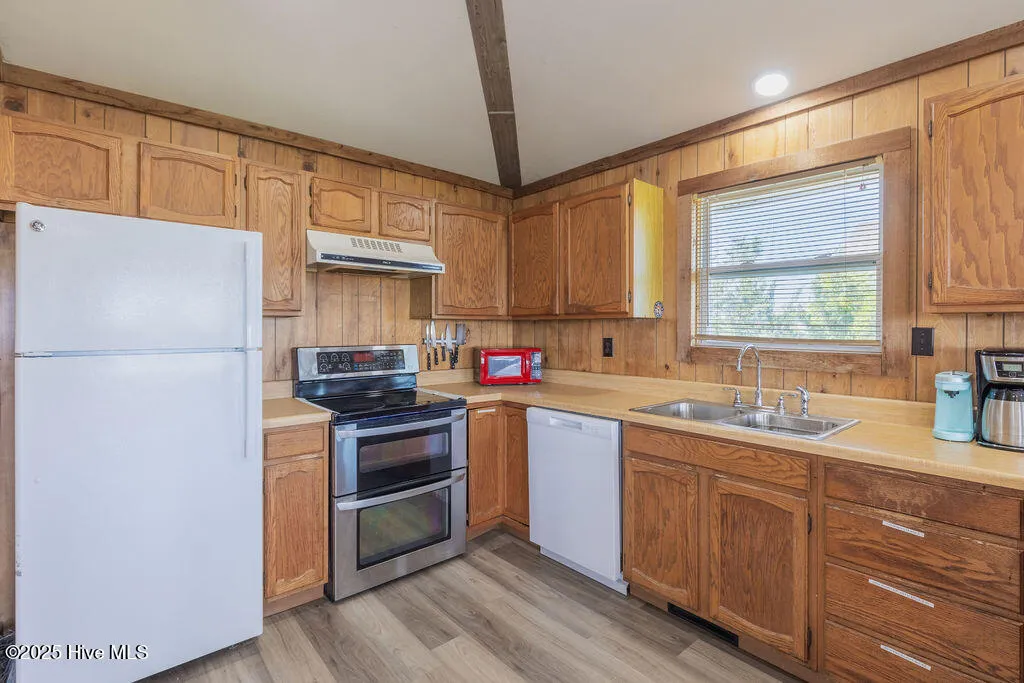 Salvo, North Carolina 27972, United States, 4 Bedrooms Bedrooms, ,2 BathroomsBathrooms,Residential,Active,18461