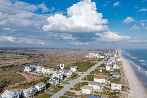 A home in North Topsail Beach