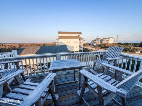 A home in North Topsail Beach