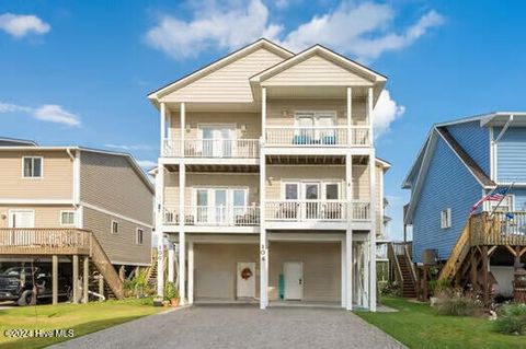 A home in North Topsail Beach