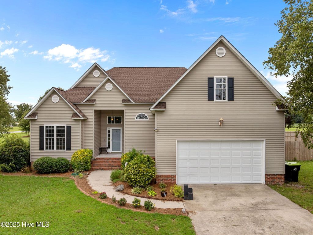 Photo of 2616 Spring Creek Drive, Grimesland, NC 27837 (MLS # 100525341)