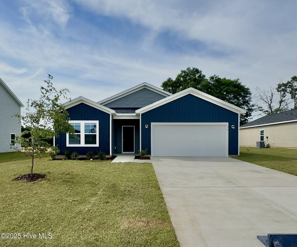 Photo of 511 Bellefonte Court, Richlands, NC 28574 (MLS # 100524209)