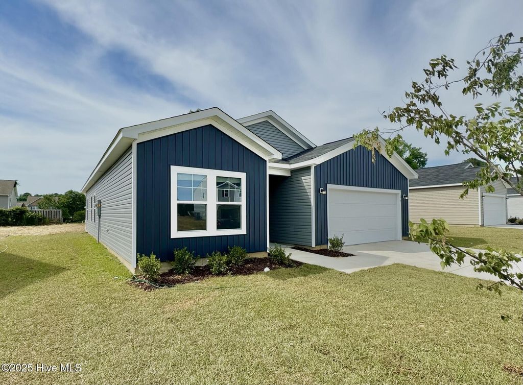 Photo of 511 Bellefonte Court, Richlands, NC 28574 (MLS # 100524209)