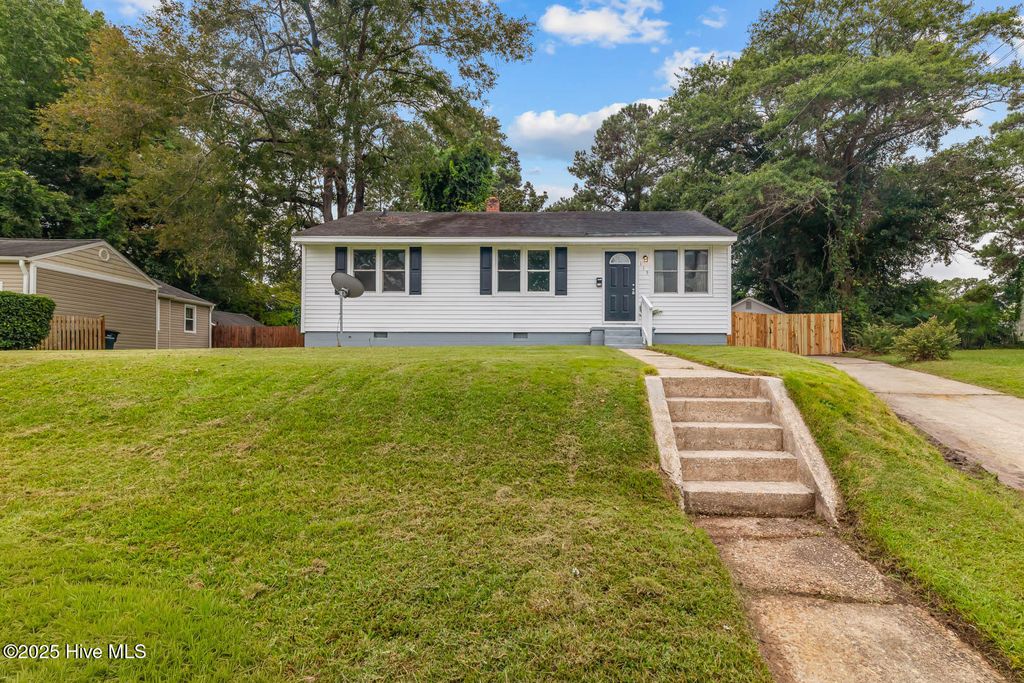 Photo of 115 Banks Street, Jacksonville, NC 28540 (MLS # 100531373)