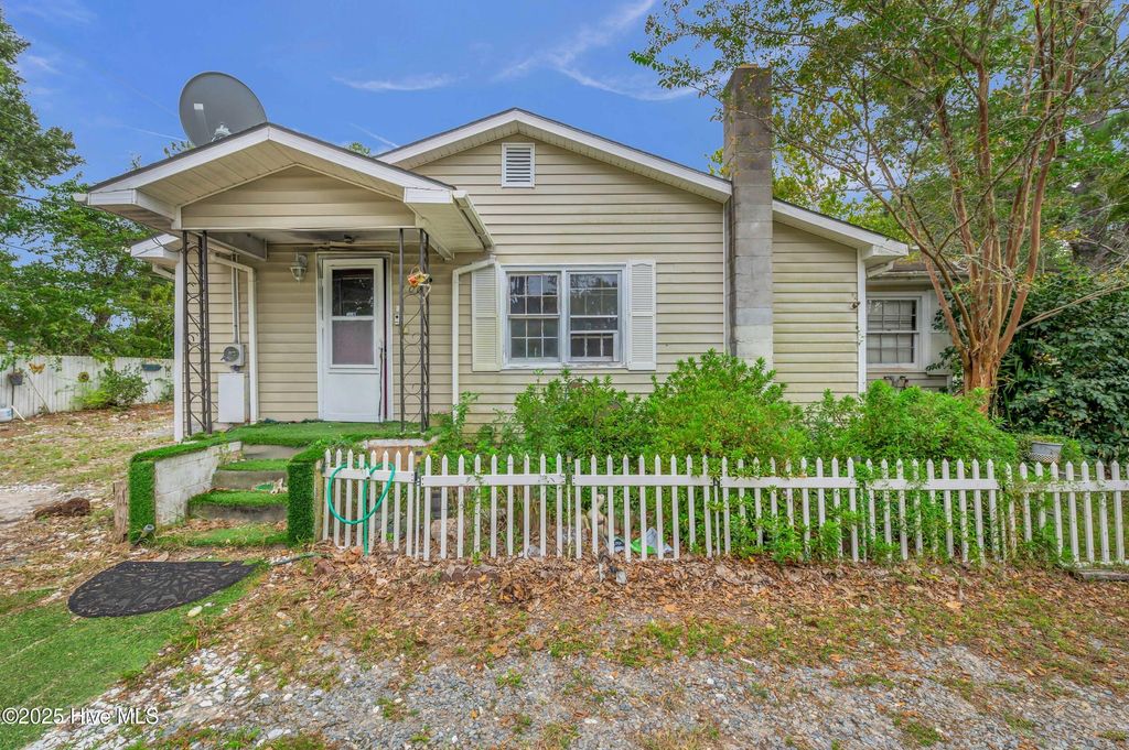 Photo of 100 Williams Love Grove Ch Road, Hampstead, NC 28443 (MLS # 100530878)