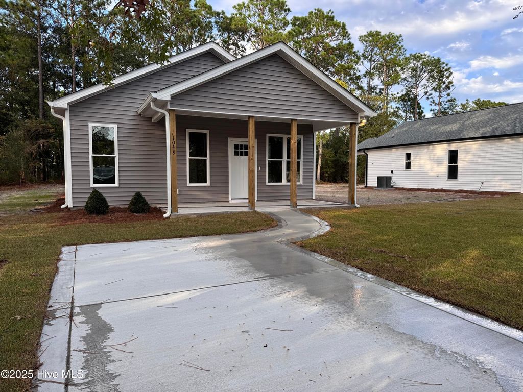 Photo of 1049 Greenview Road, Southport, NC 28461 (MLS # 100531647)