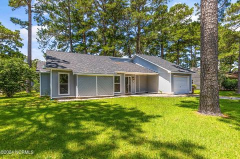 Single Family Residence in Midway Park NC 2203 Bridle Trail.jpg