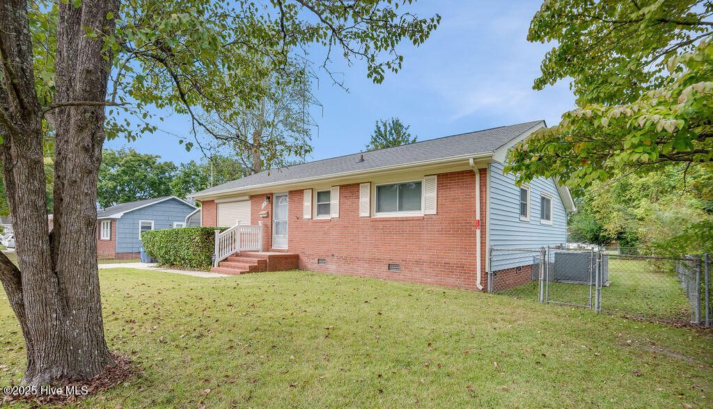 Photo of 117 Puller Drive, Jacksonville, NC 28540 (MLS # 100535093)