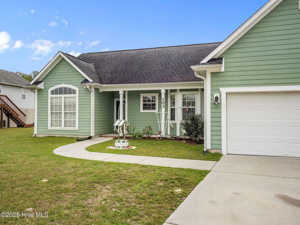 Photo of 103 Leisure Court, Stella, NC 28582 (MLS # 100531112)