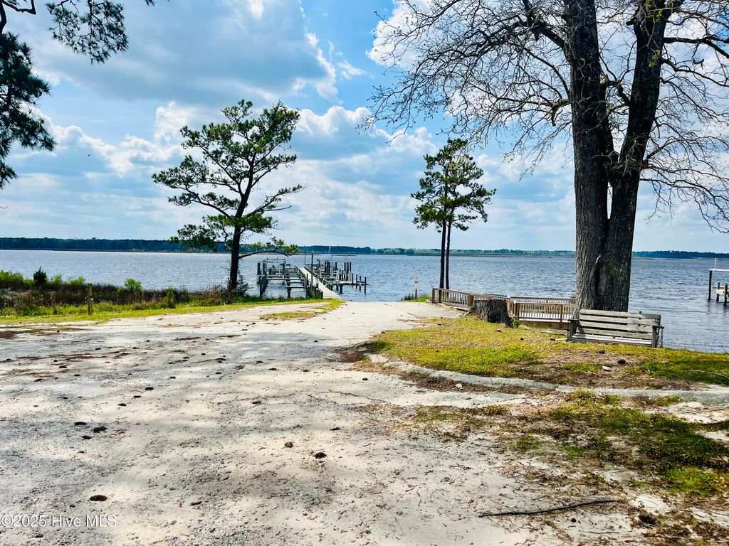 Photo of 103 Leisure Court, Stella, NC 28582 (MLS # 100531112)