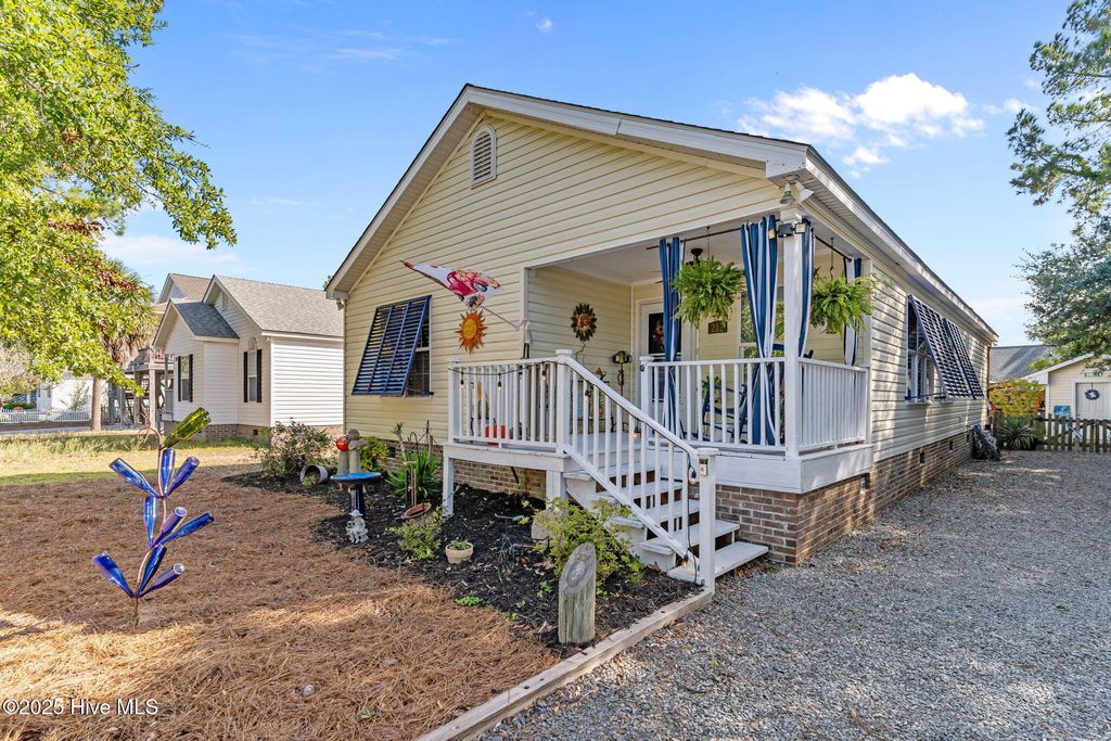 Photo of 212 NE 33rd Street, Oak Island, NC 28465 (MLS # 100535620)