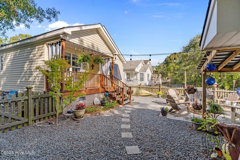 Photo of 212 NE 33rd Street, Oak Island, NC 28465 (MLS # 100535620)