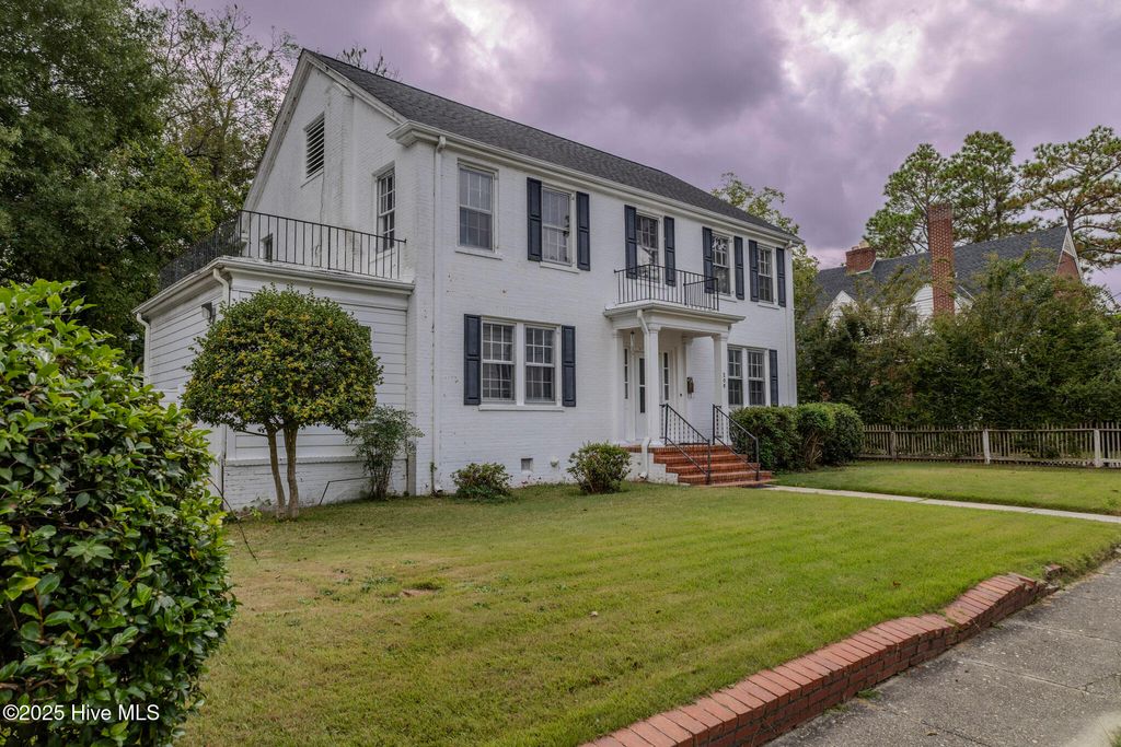 Photo of 206 E 10th Street, Lumberton, NC 28358 (MLS # 100533168)