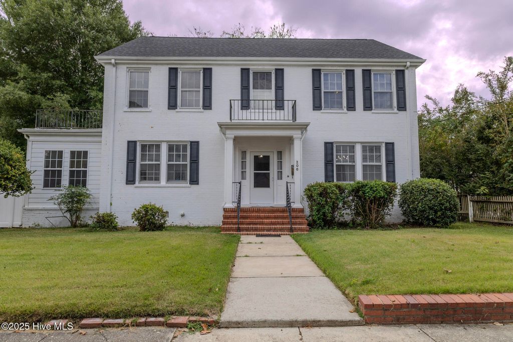 Photo of 206 E 10th Street, Lumberton, NC 28358 (MLS # 100533168)