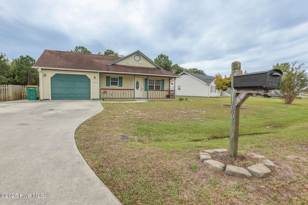 Photo of 166 Parnell Road, Hubert, NC 28539 (MLS # 100536607)