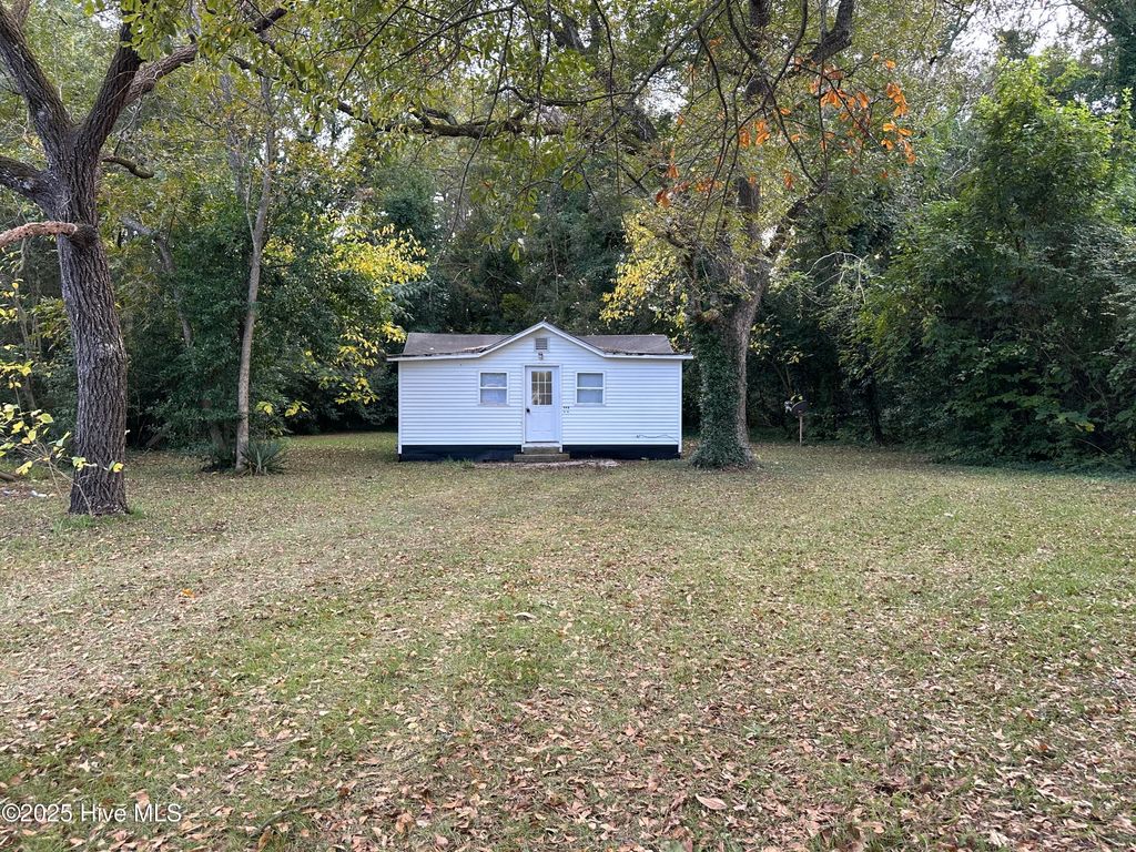 Photo of 411 Mckay Street, Laurinburg, NC 28352 (MLS # 100538077)