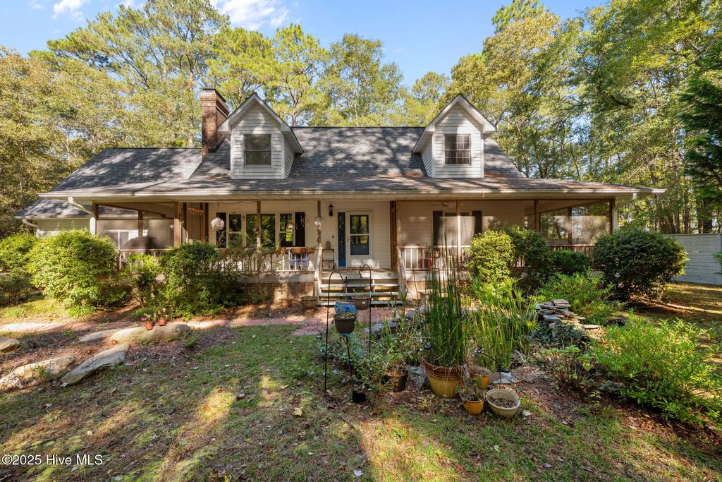 Photo of 100 Catherine Street, New Bern, NC 28560 (MLS # 100537215)