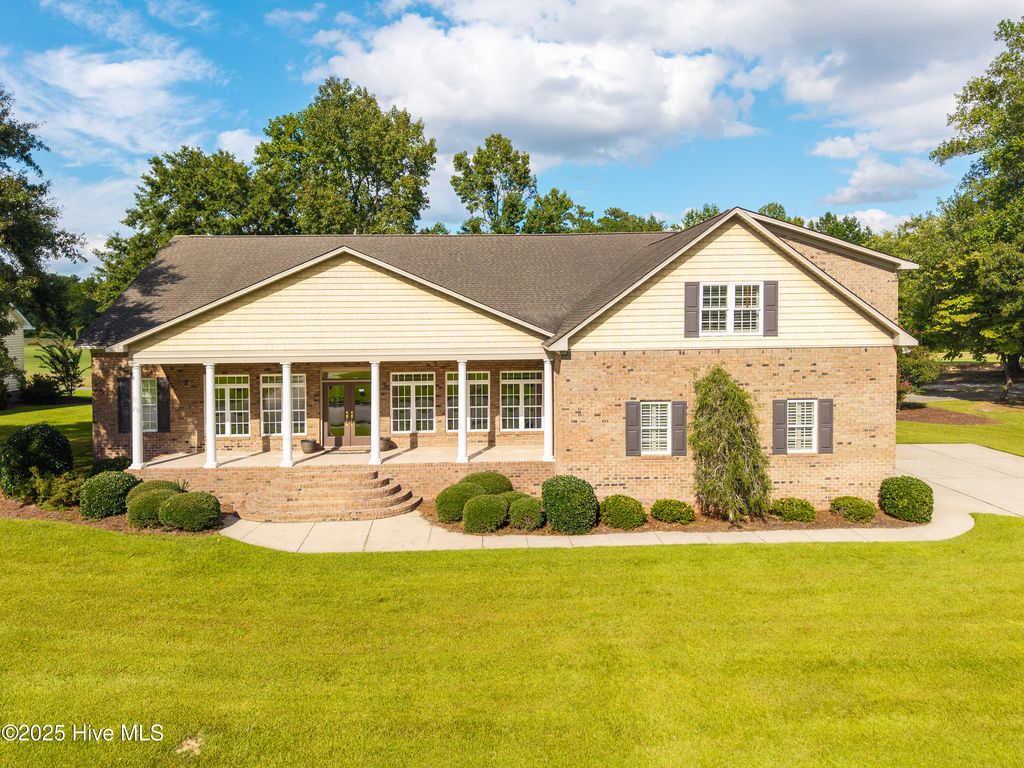 Photo of 906 Taberna Circle, New Bern, NC 28562 (MLS # 100528563)
