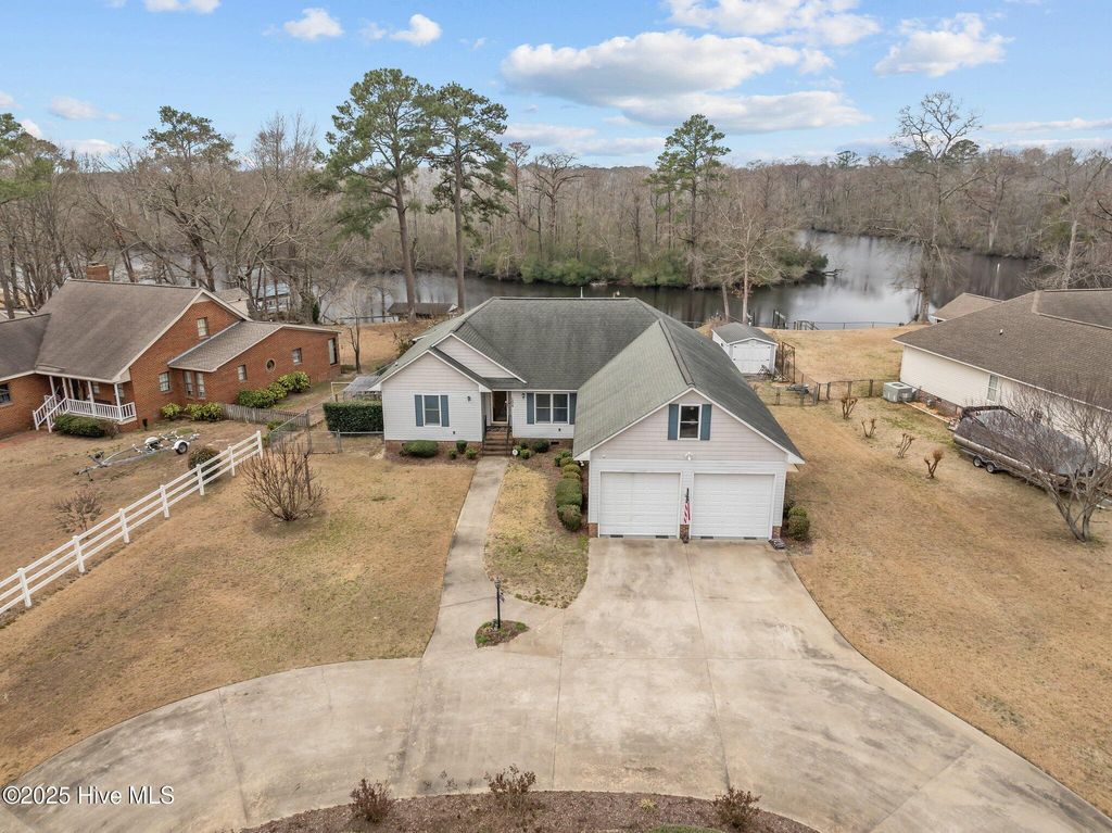 Photo of 108 Arbor Drive, Washington, NC 27889 (MLS # 100483309)