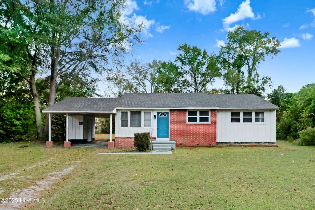 Photo of 218 Banks Court, Goldsboro, NC 27534 (MLS # 100537483)