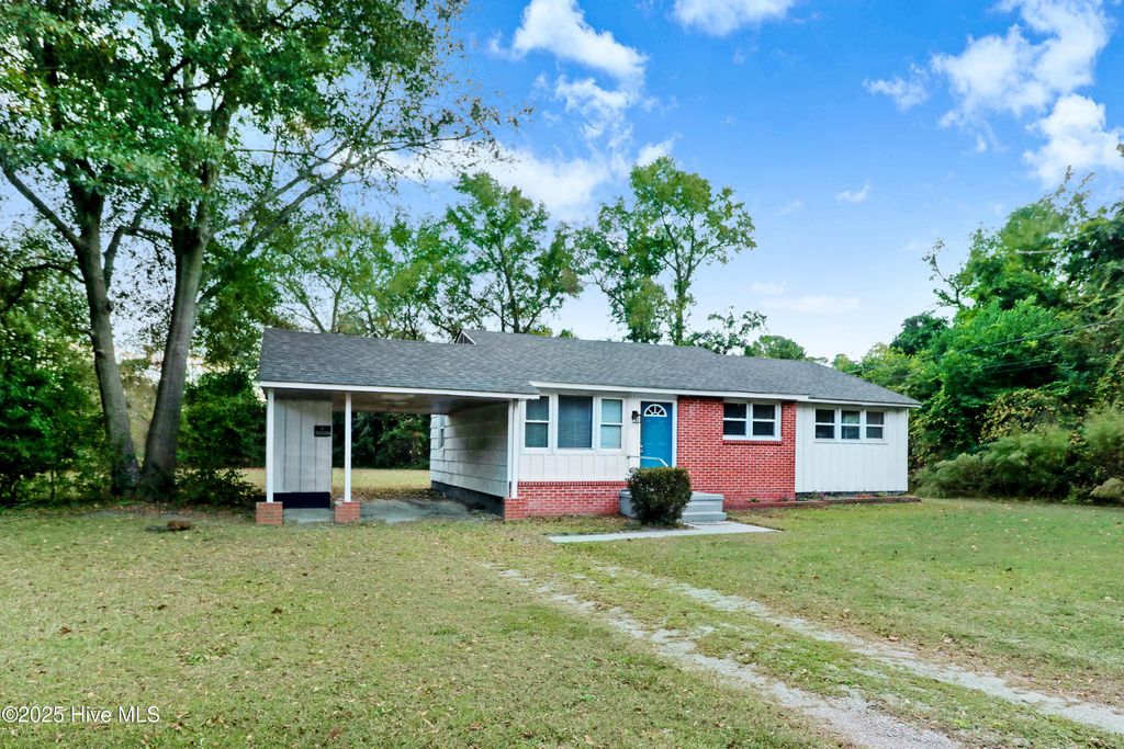 Photo of 218 Banks Court, Goldsboro, NC 27534 (MLS # 100537483)