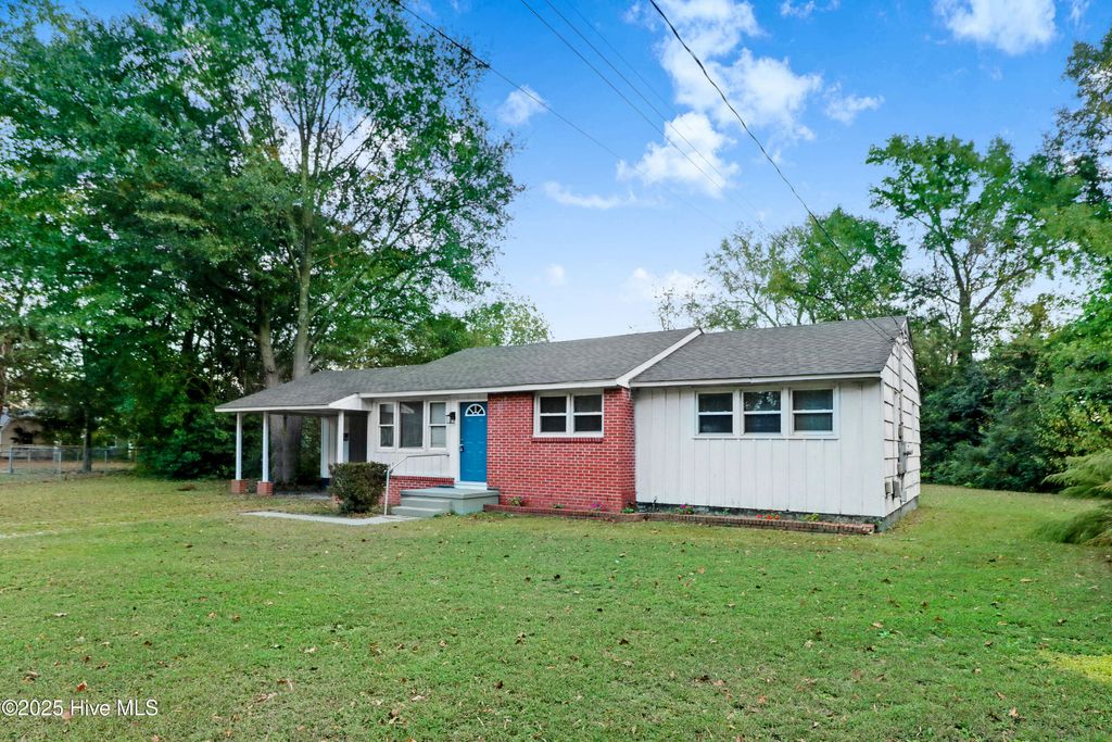 Photo of 218 Banks Court, Goldsboro, NC 27534 (MLS # 100537483)