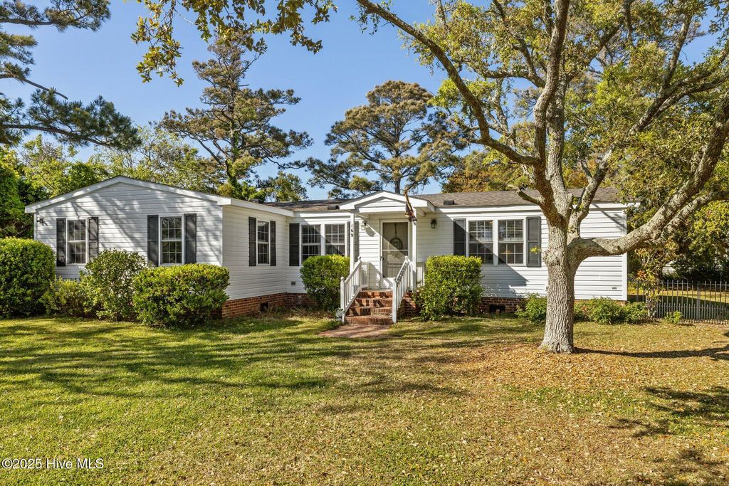 Photo of 169 Nelson Street, Harkers Island, NC 28531 (MLS # 100500314)