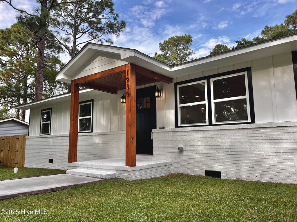 Photo of 1935 Honeysuckle Street, Wilmington, NC 28401 (MLS # 100527428)