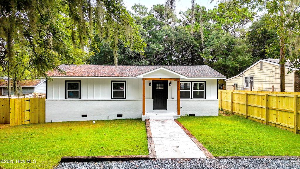 Photo of 1935 Honeysuckle Street, Wilmington, NC 28401 (MLS # 100527428)