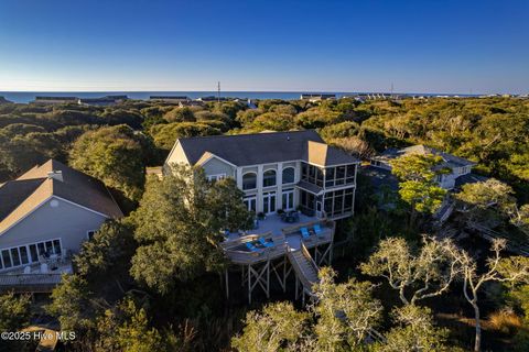 A home in Pine Knoll Shores