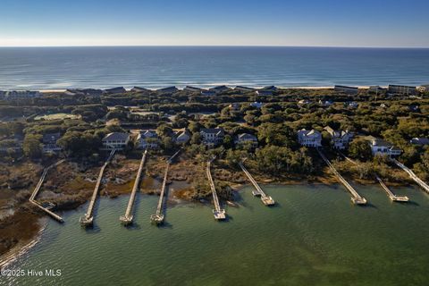 A home in Pine Knoll Shores