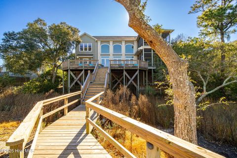 A home in Pine Knoll Shores