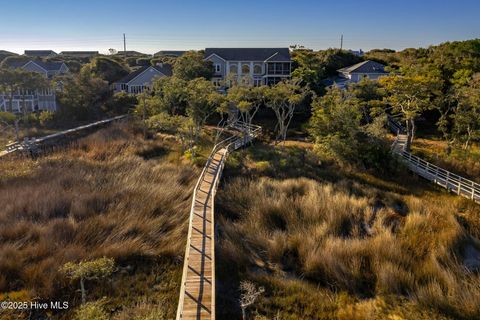 A home in Pine Knoll Shores