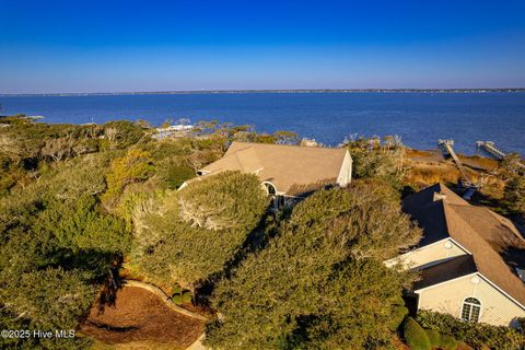 A home in Pine Knoll Shores