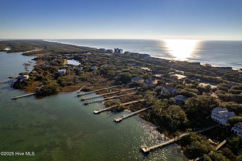 A home in Pine Knoll Shores