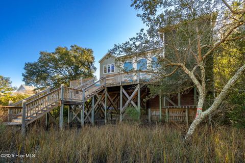 A home in Pine Knoll Shores