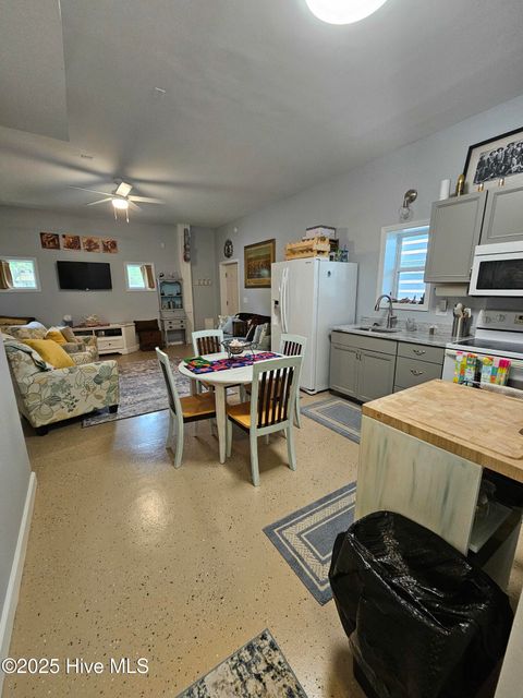 A home in Oak Island