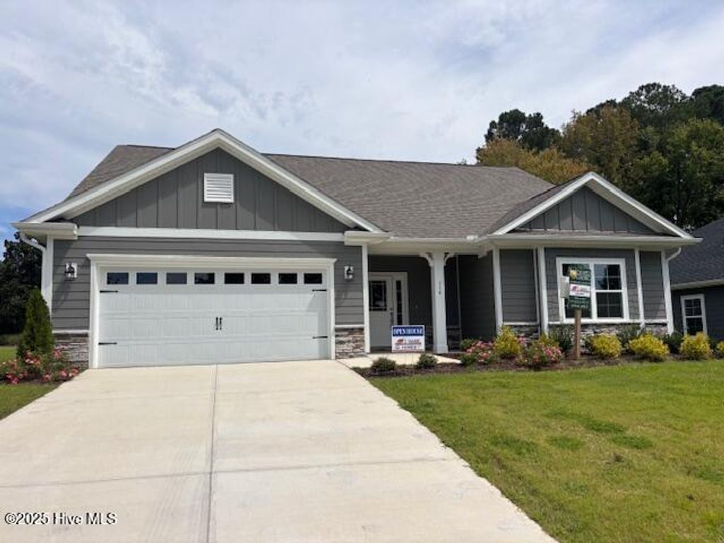 Photo of 114 Firethorn Circle, Wallace, NC 28466 (MLS # 100436647)