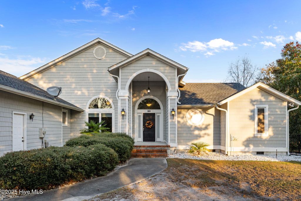 Photo of 101 Bunker Court, Hampstead, NC 28443 (MLS # 100542327)