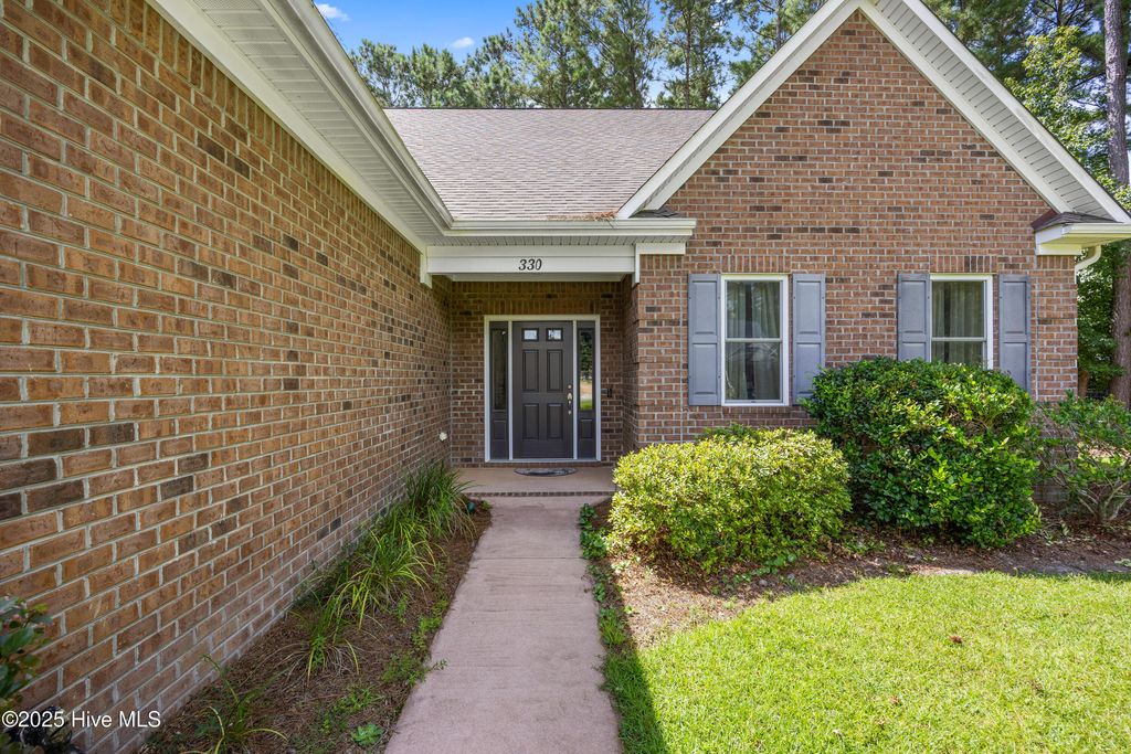Photo of 330 Crown Pointe Drive, Hampstead, NC 28443 (MLS # 100527711)