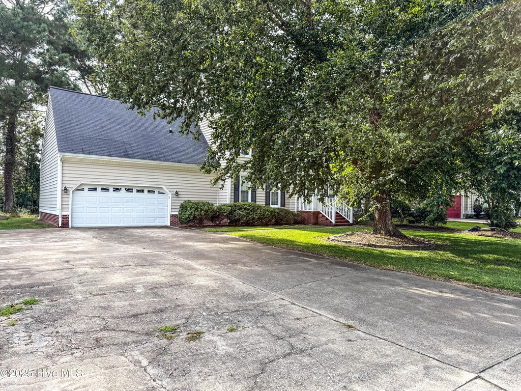 Photo of 128 S Marion Drive, Goldsboro, NC 27534 (MLS # 100527271)