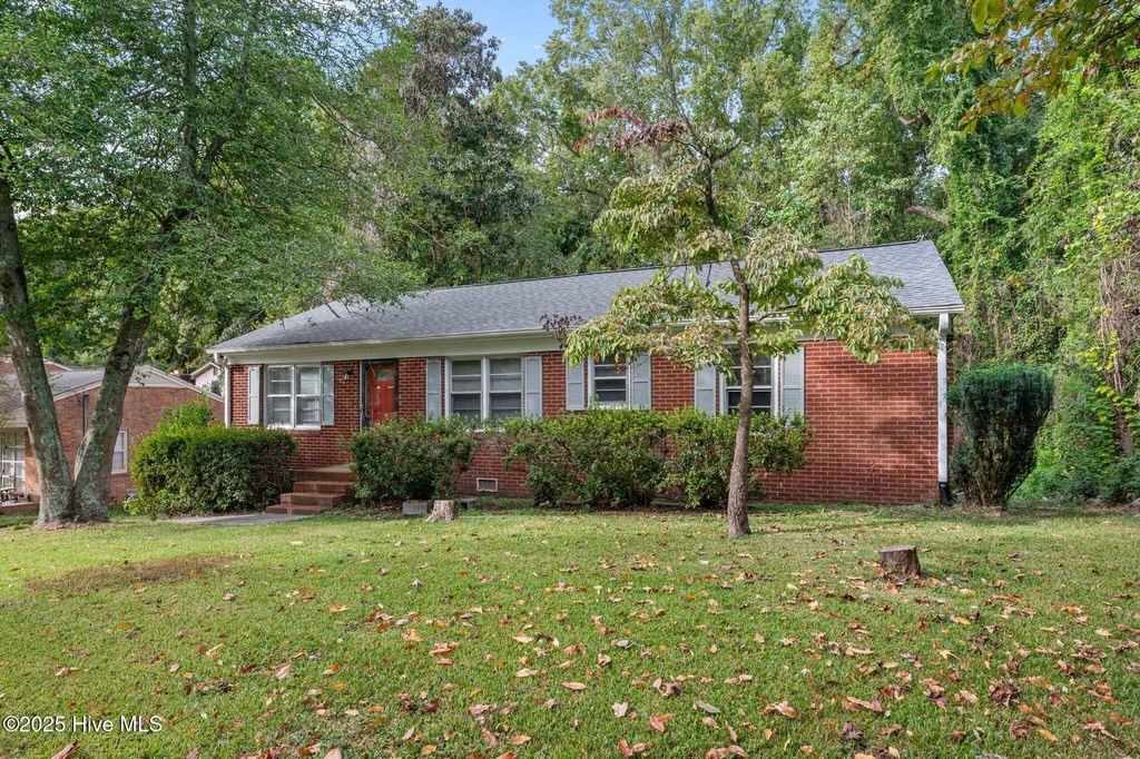 Photo of 2405 Jefferson Drive, Greenville, NC 27858 (MLS # 100535617)