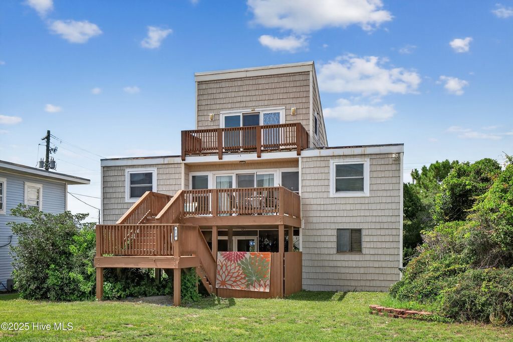Photo of 714 Ocean Boulevard, Topsail Beach, NC 28445 (MLS # 100525794)