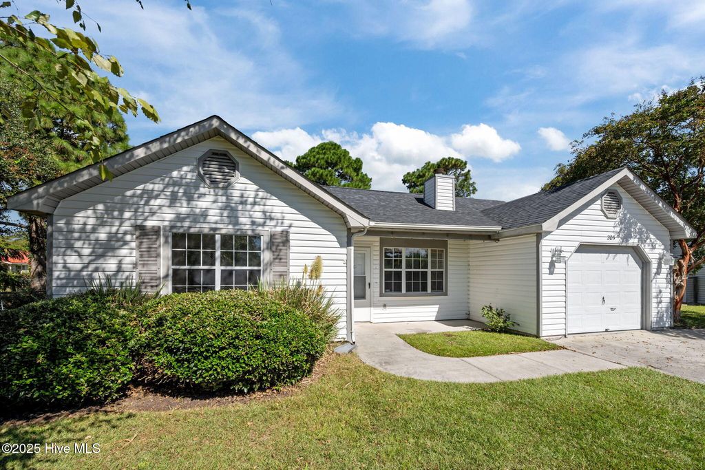 Photo of 205 Joey Court, Hubert, NC 28539 (MLS # 100528806)