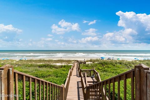 A home in Pine Knoll Shores