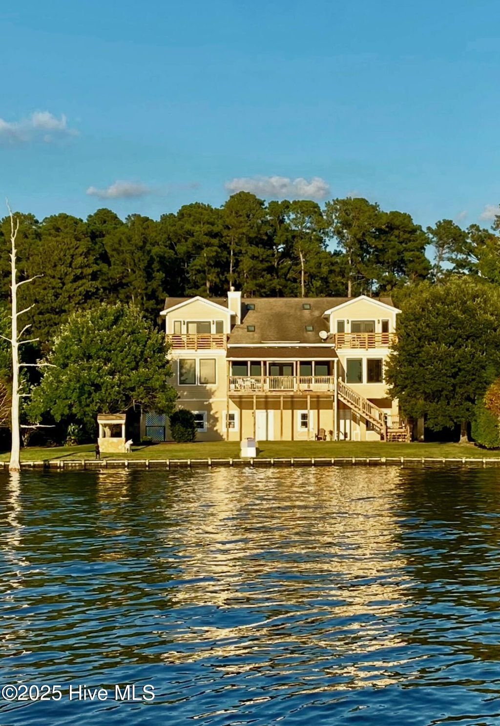 Photo of 123 Riverview Drive, Washington, NC 27889 (MLS # 100471544)