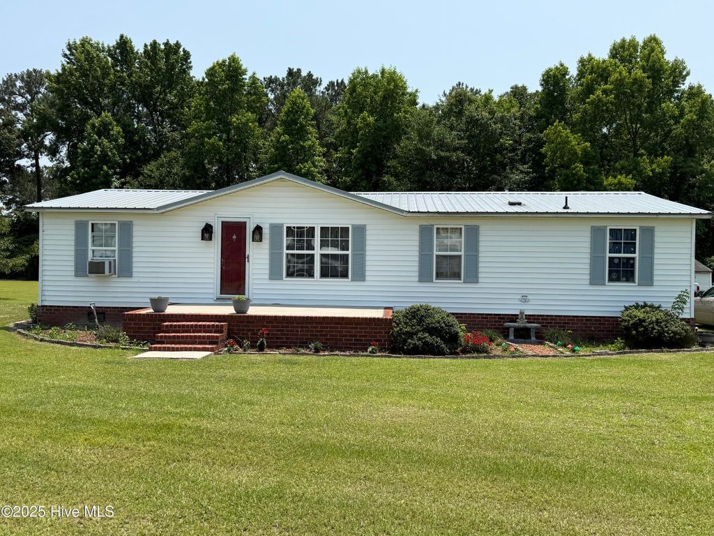 Photo of 504 Dark Horse Lane, Clinton, NC 28328 (MLS # 100512148)