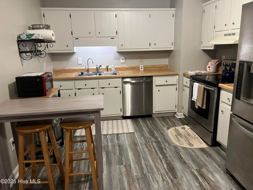 Photo of 402 Crown Point Road, Hubert, NC 28539 (MLS # 100529263)